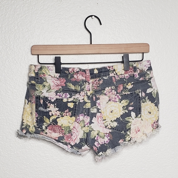❌SOLD❌ Vanilla Star Hippie Laundry Floral Denim Shorts - Picture 5 of 5